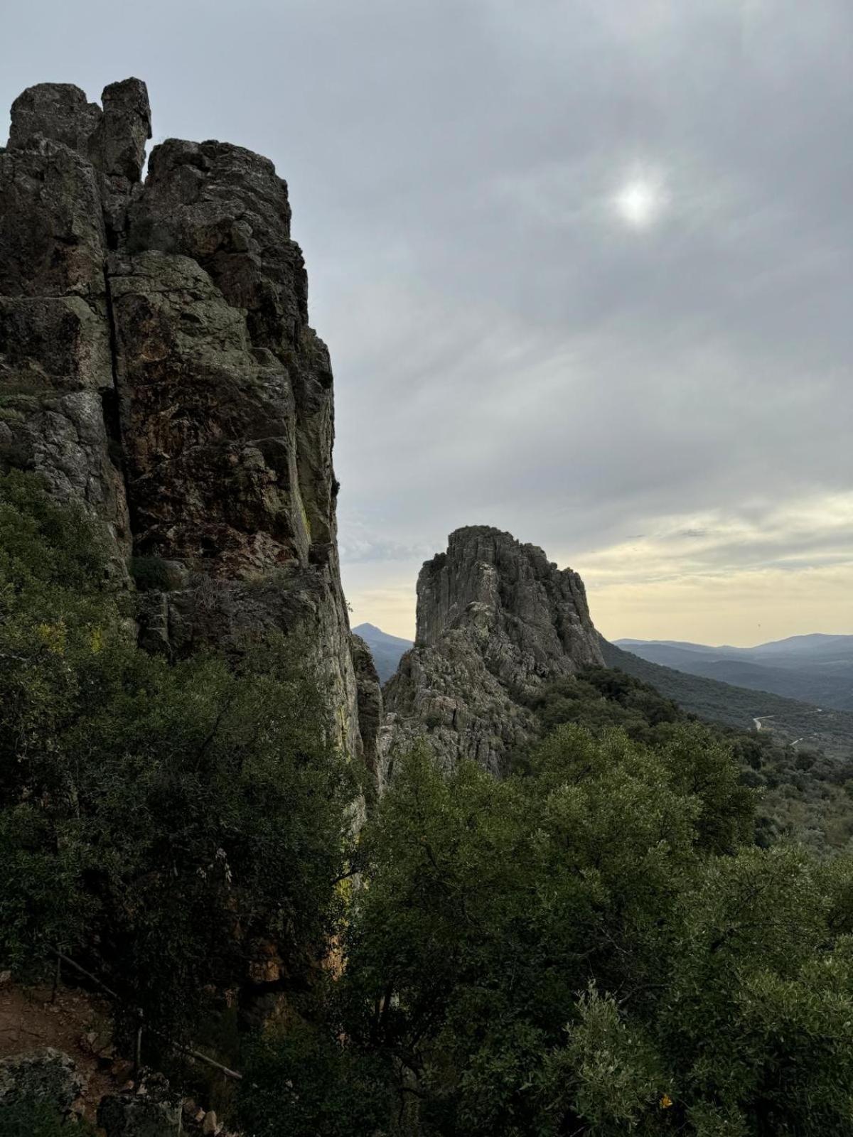 בית הארחה Cabañas del Castillo 	Alma De Villuercas מראה חיצוני תמונה