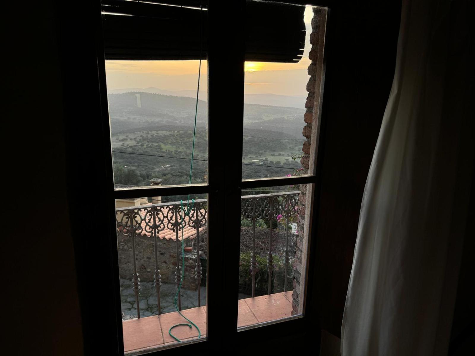 בית הארחה Cabañas del Castillo 	Alma De Villuercas מראה חיצוני תמונה